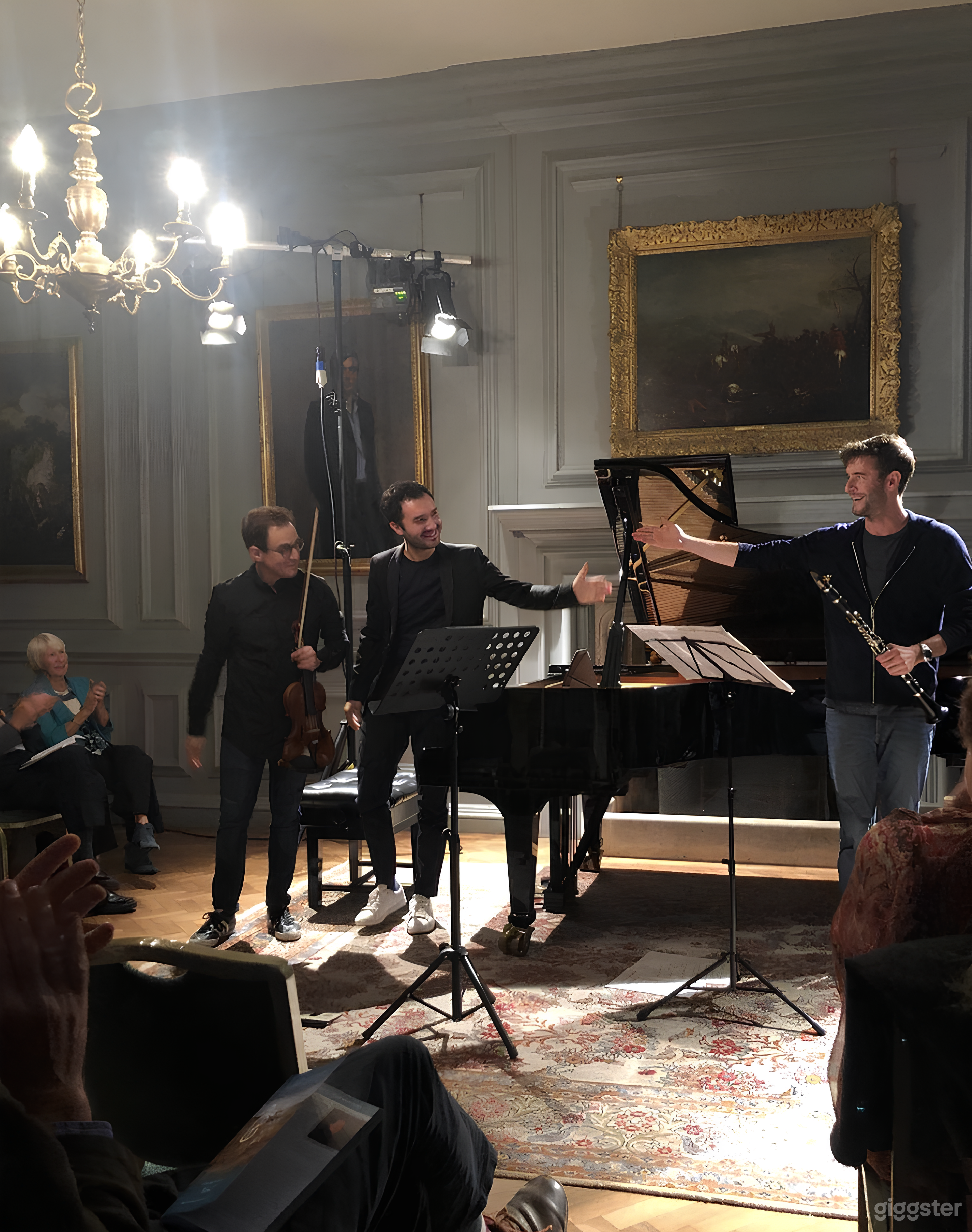 Newly Refurbished Ante Room  Photo 4