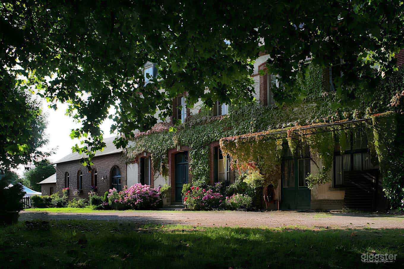 Photo de Ancien pensionnat - Gîte avec salle réception 90m2 - 33 lits 3