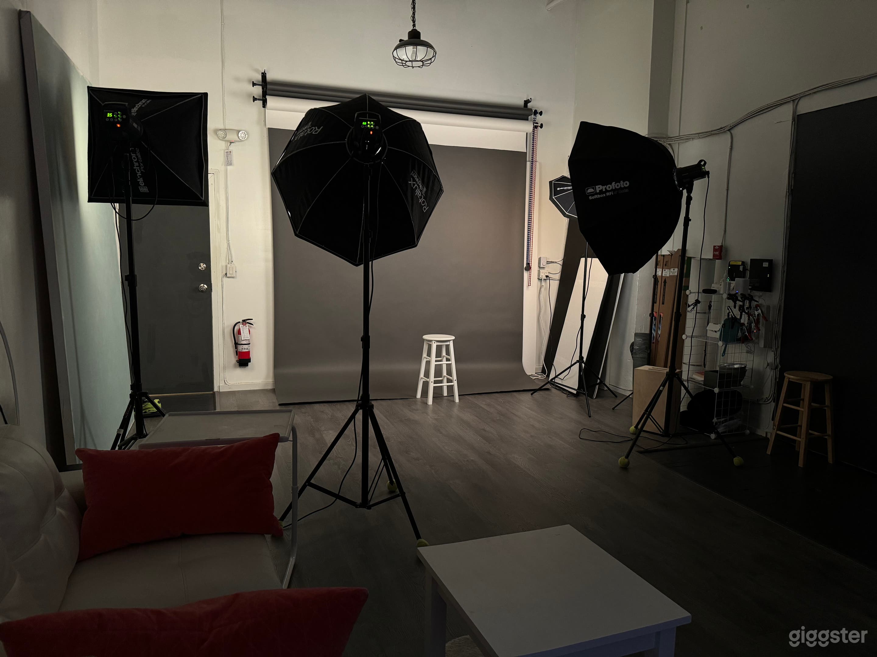 With Lights &amp; backdrop 