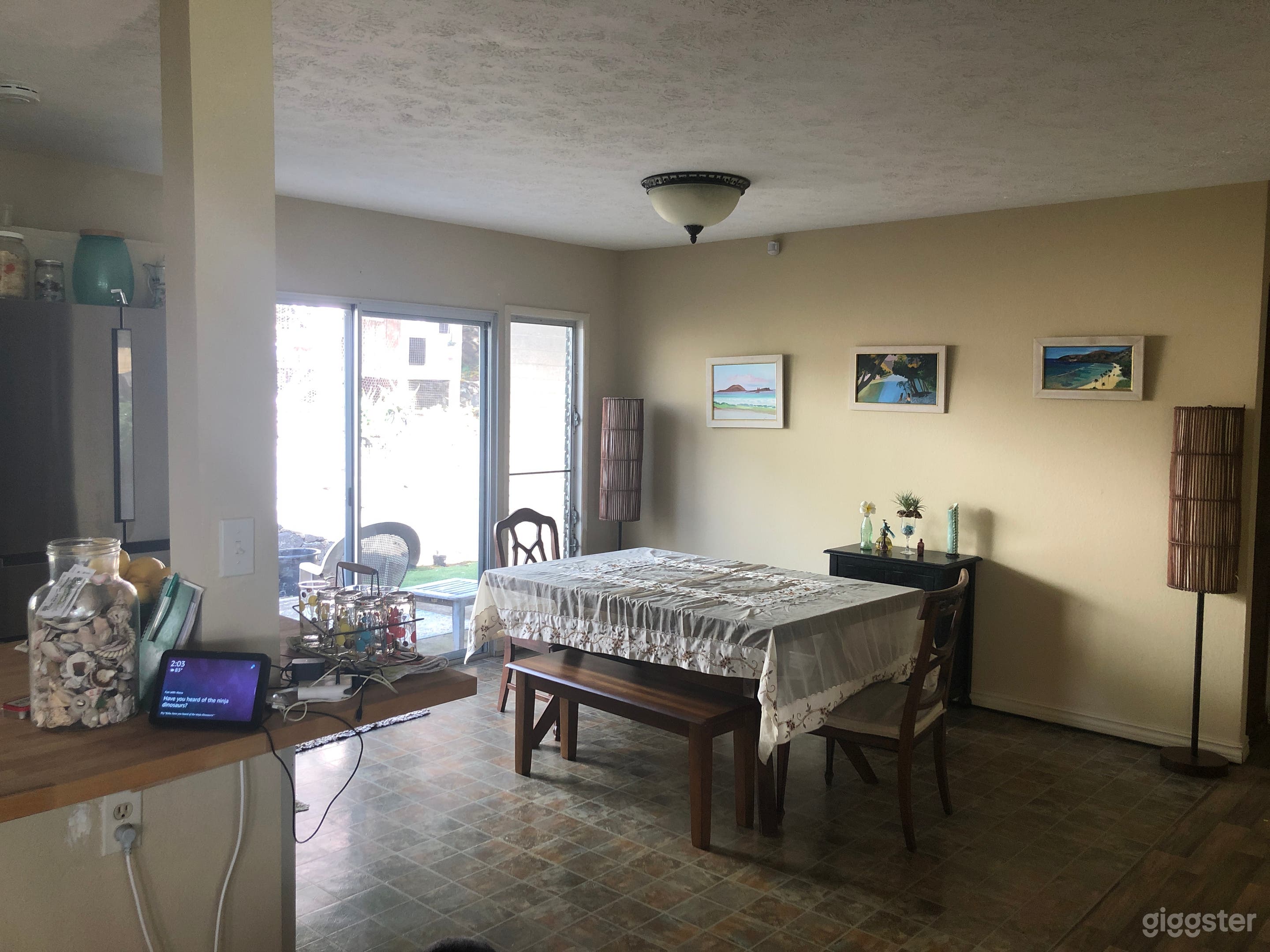 Dining table expandable