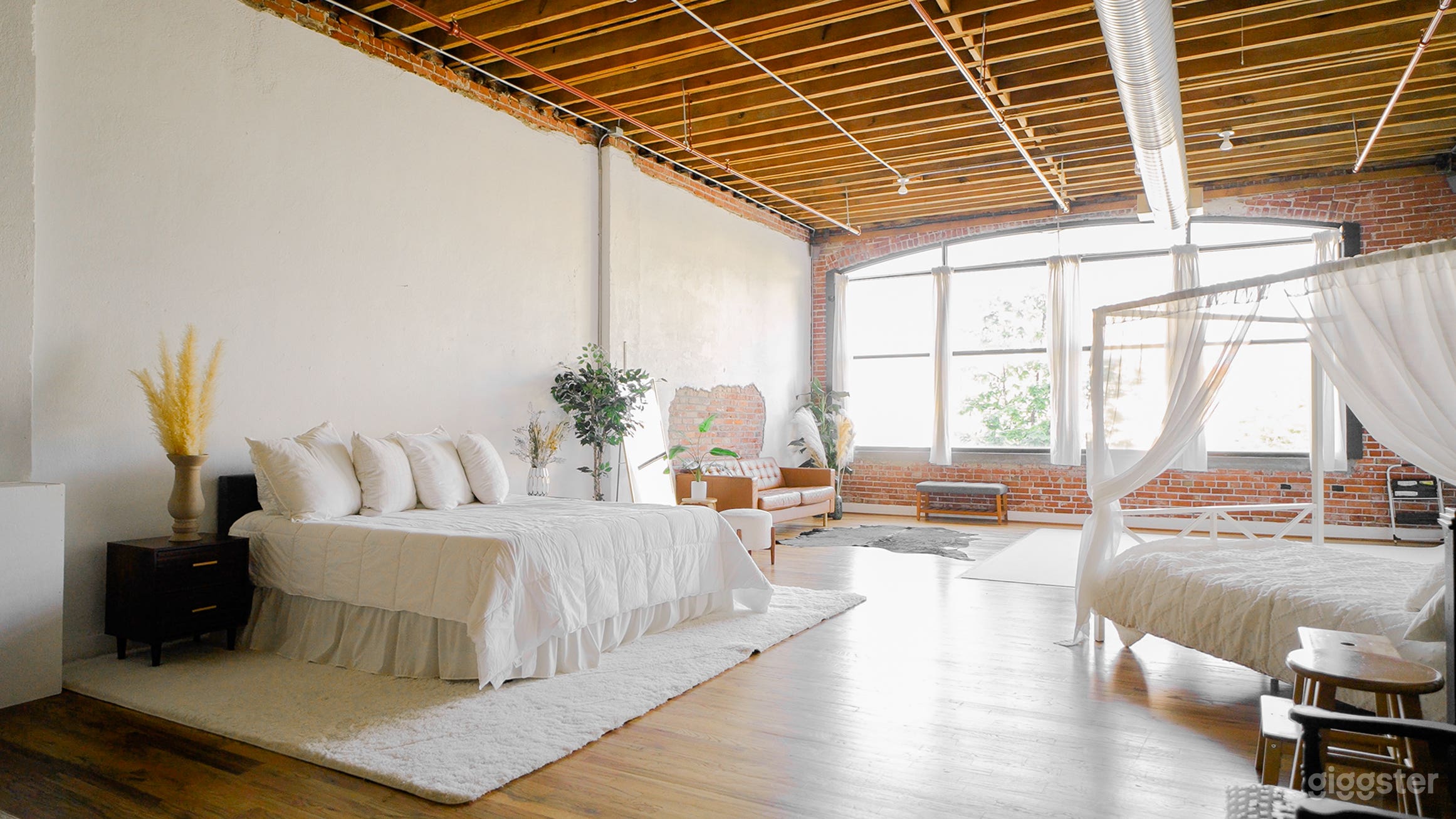 Studio 201 - Second Floor 