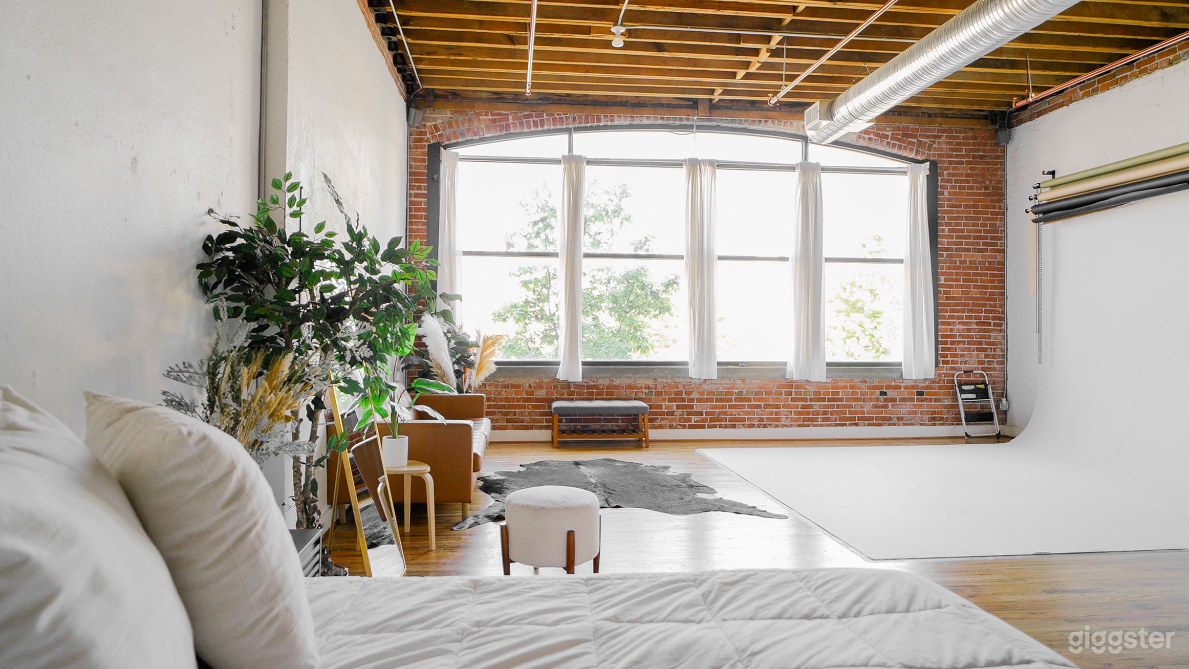 Studio 201 - Second Floor 