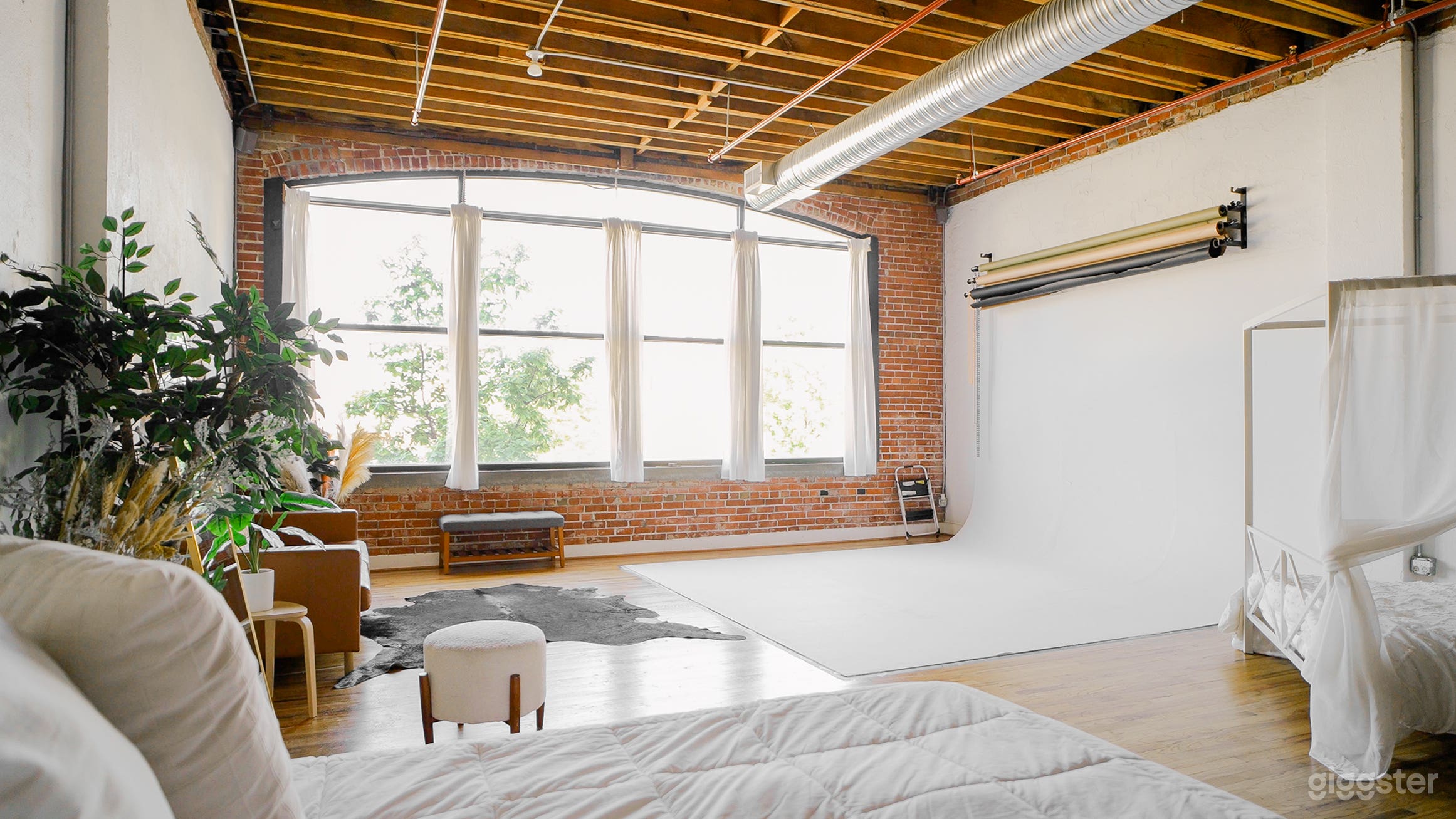 Studio 201 - Second Floor 