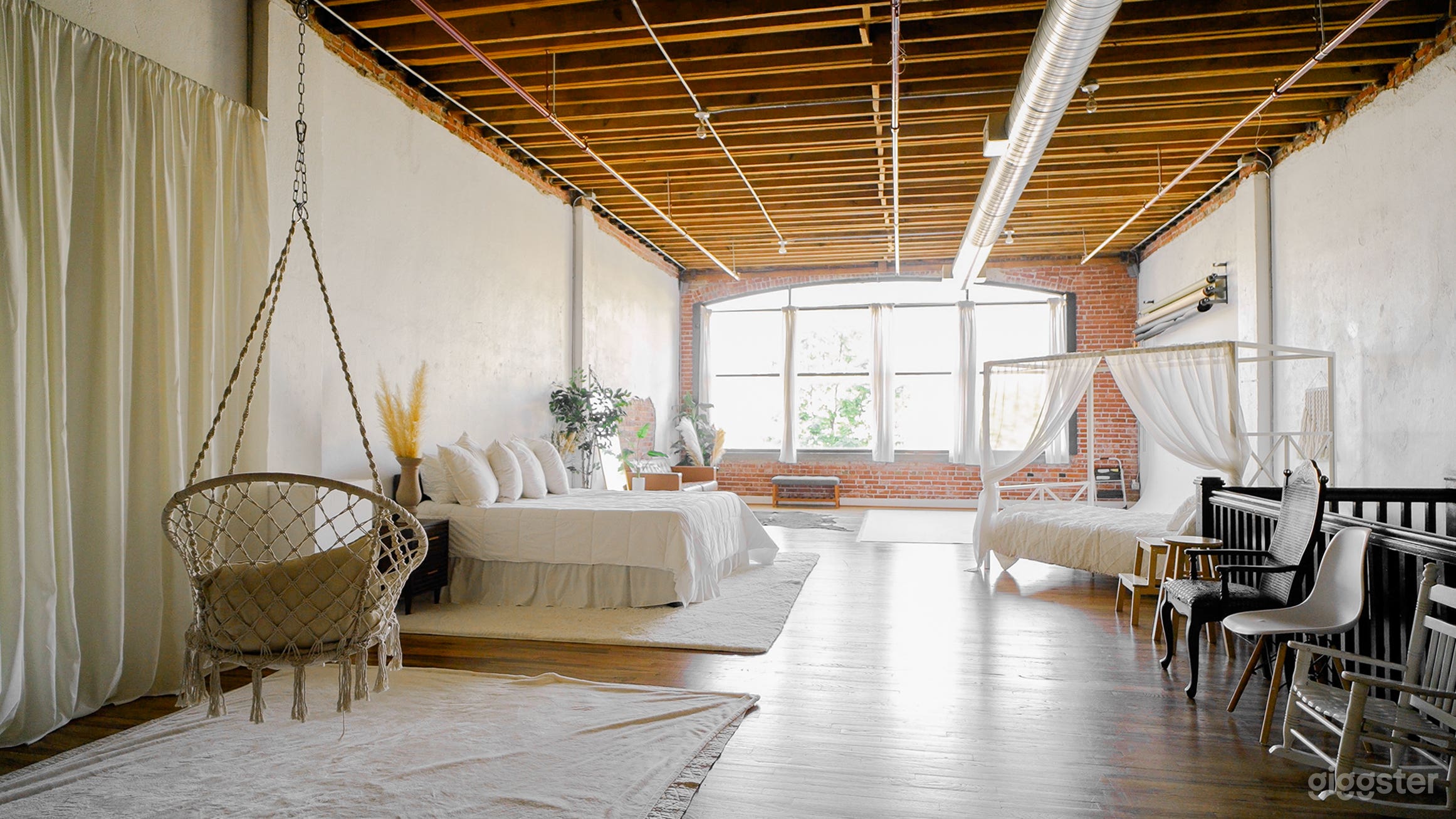 Studio 201 - Second Floor 