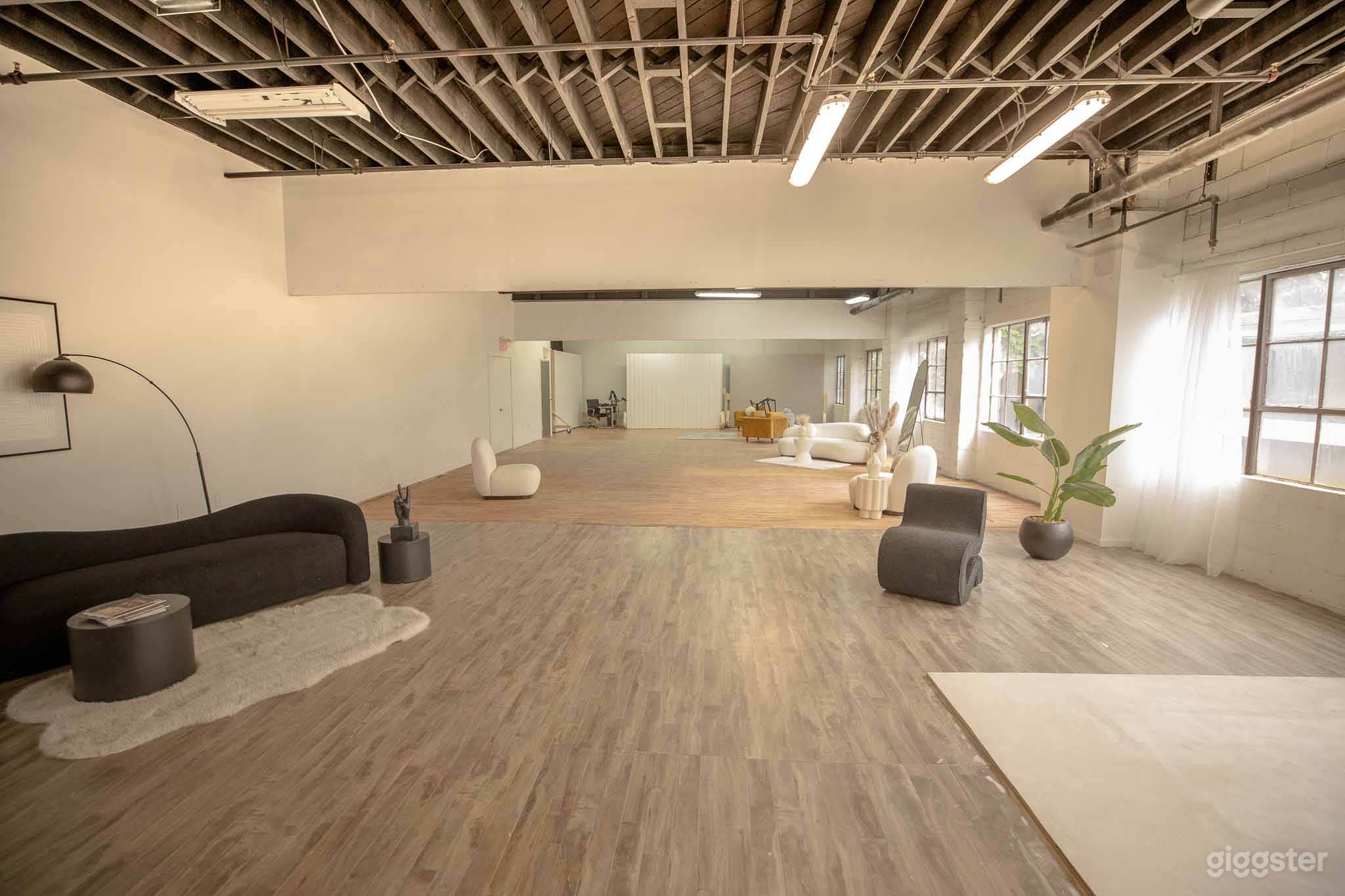 2,400 sq.ft. Industrial-Chic Loft in Downtown Toronto Photo 2