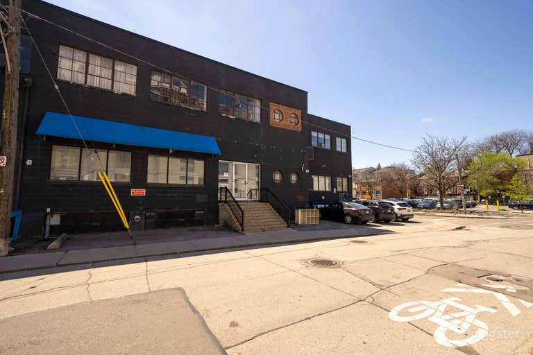  2,400 sq.ft. Industrial-Chic Loft in Downtown Toronto 