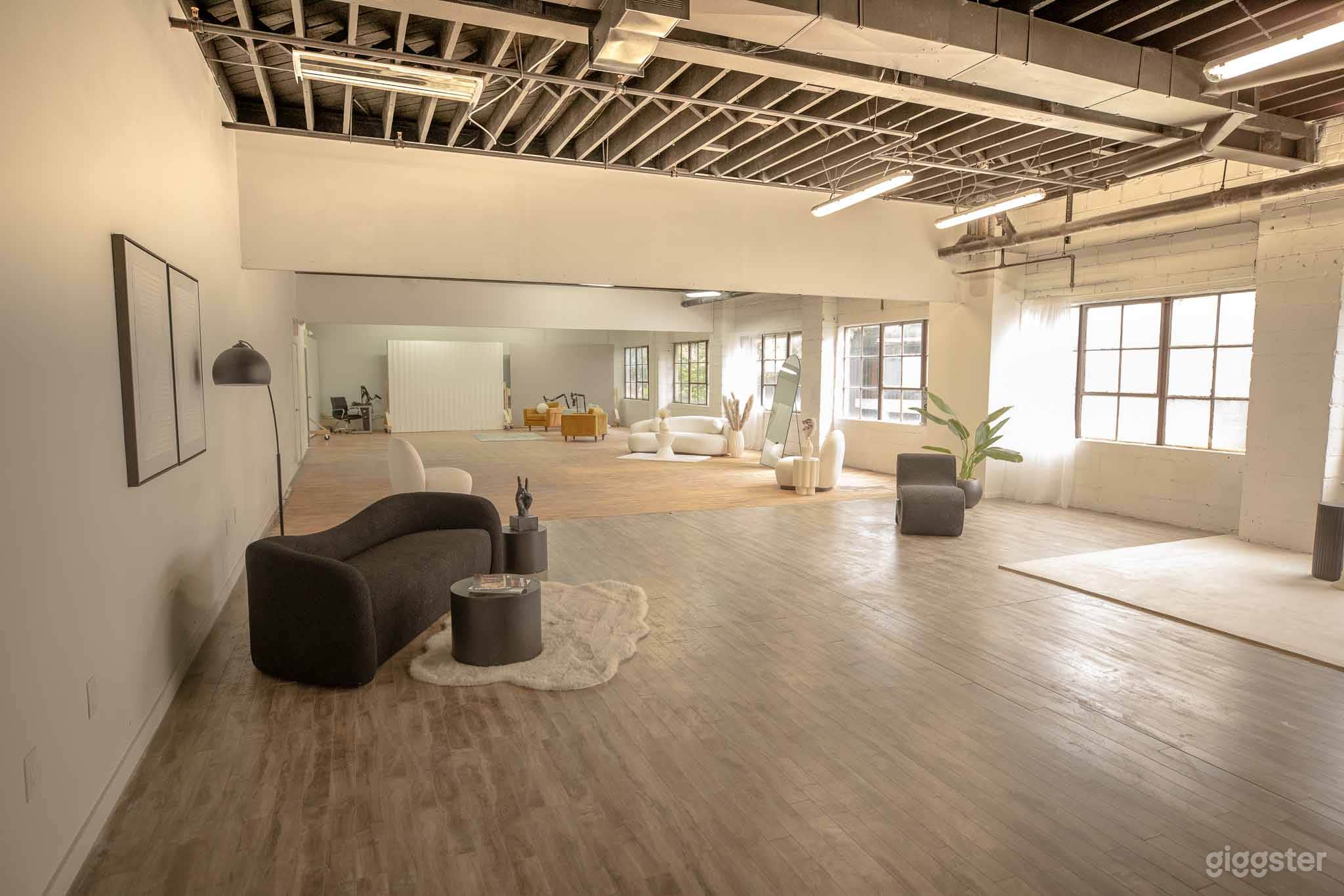 2,400 sq.ft. Industrial-Chic Loft in Downtown Toronto Photo 4