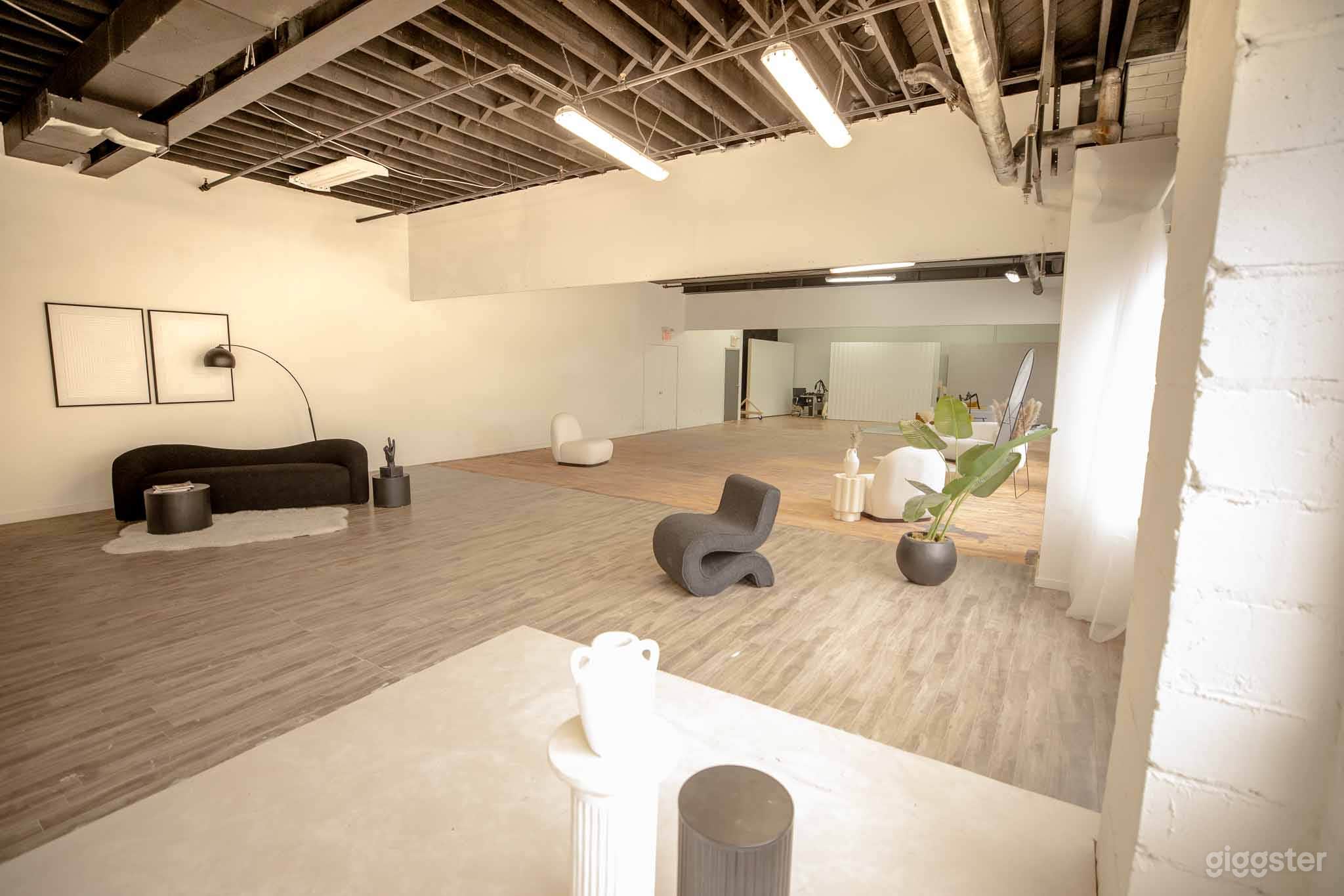 2,400 sq.ft. Industrial-Chic Loft in Downtown Toronto Photo 3