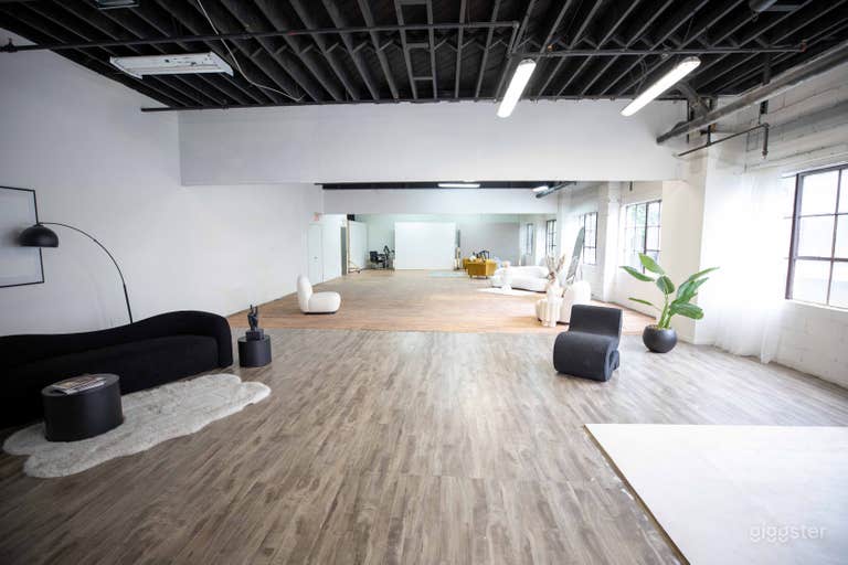  2,400 sq.ft. Industrial-Chic Loft in Downtown Toronto 