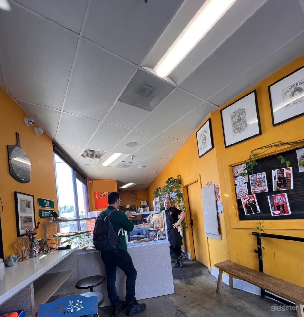 Vibrant, Youthful Pizzeria with Strong Visual Identity Photo 4