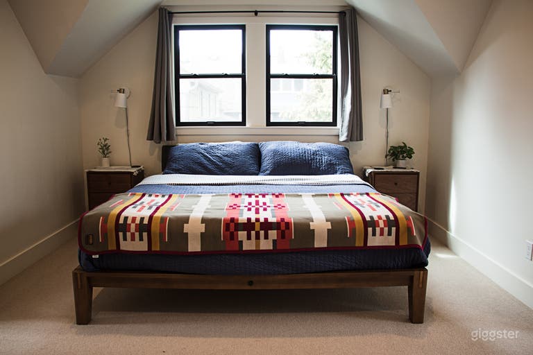  Bright & Modern Family Home 