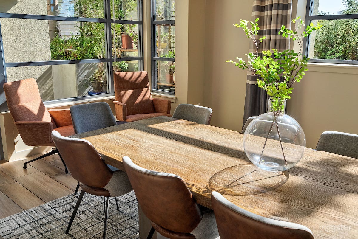 Elegant Lounge near Oracle Park Photo 3