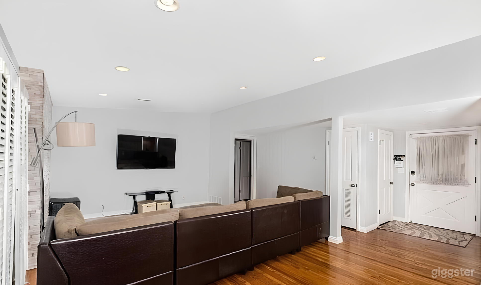 Remodeled 4-Bed 2-Bath Home in Northridge Photo 4