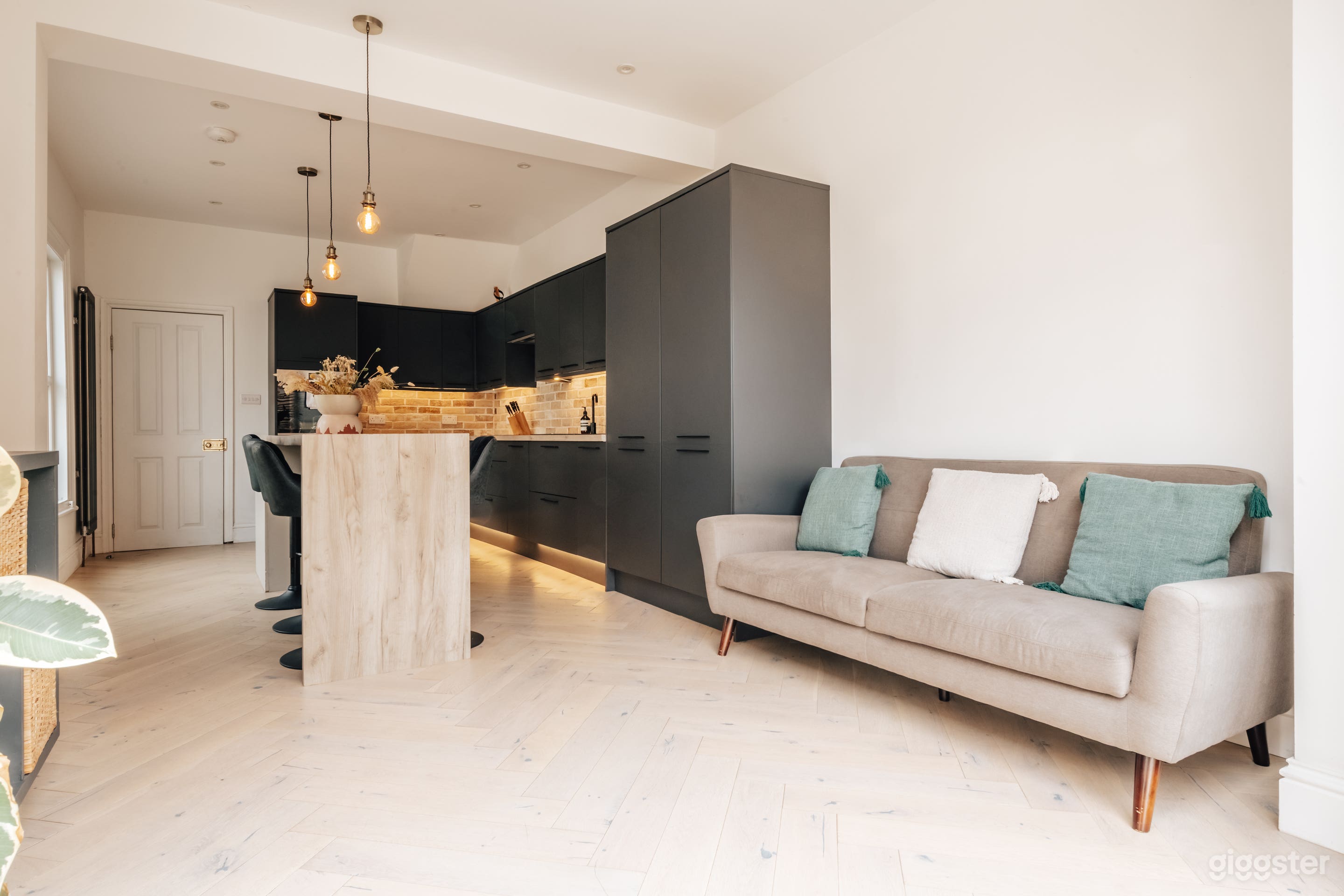 Modern House in London Photo 2