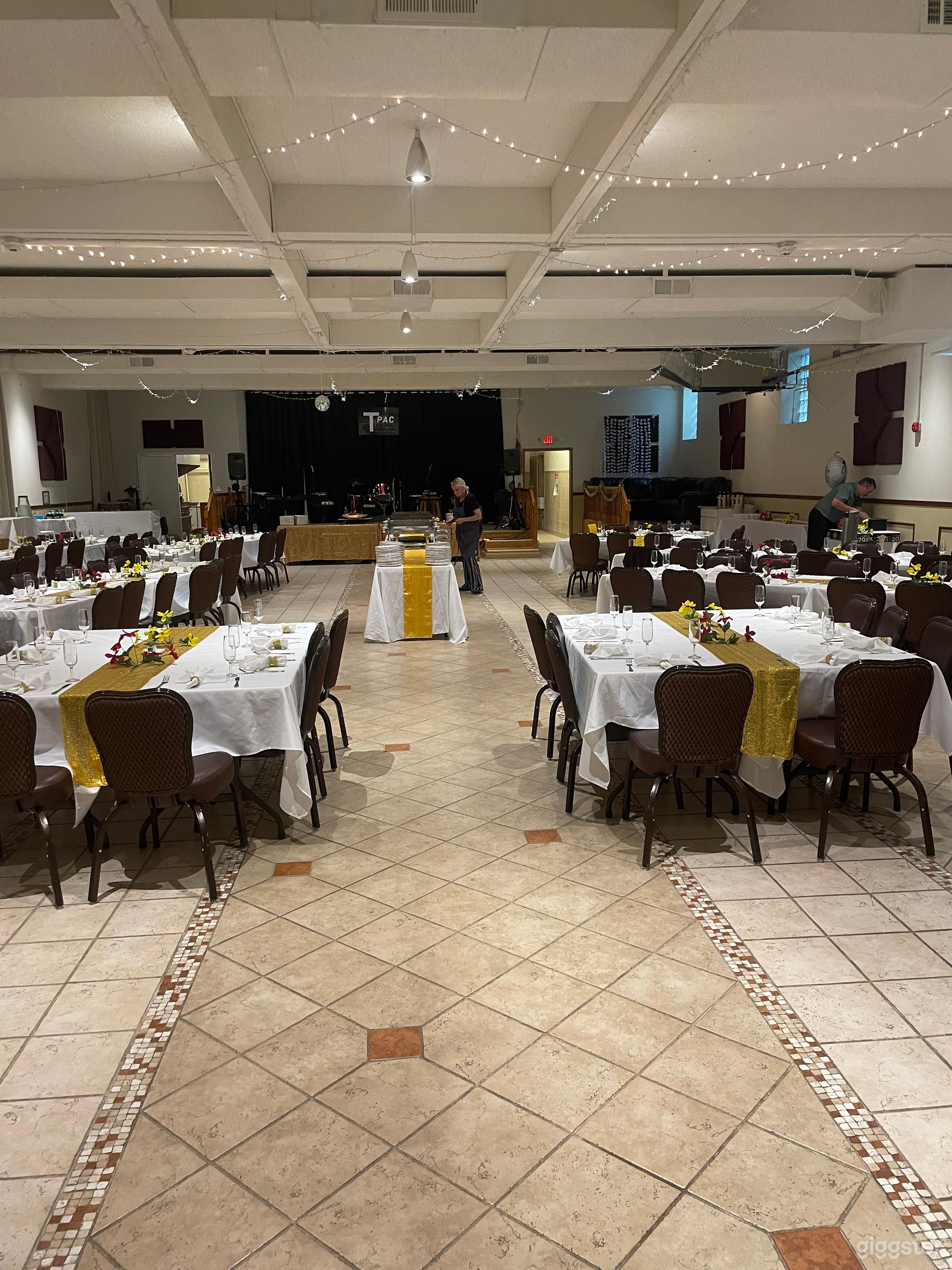 Flexible 18, 000 Sq Ft (Full buy out -Church, Restaurant, Offices, Laboratory, Parking) Photo 3