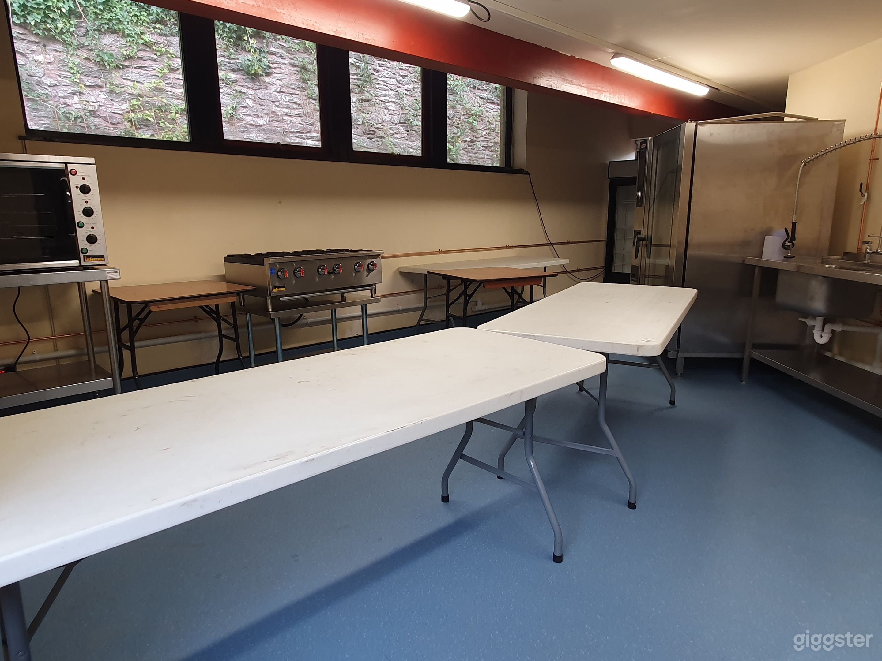 Country Estate Hotel Kitchen Photo 3