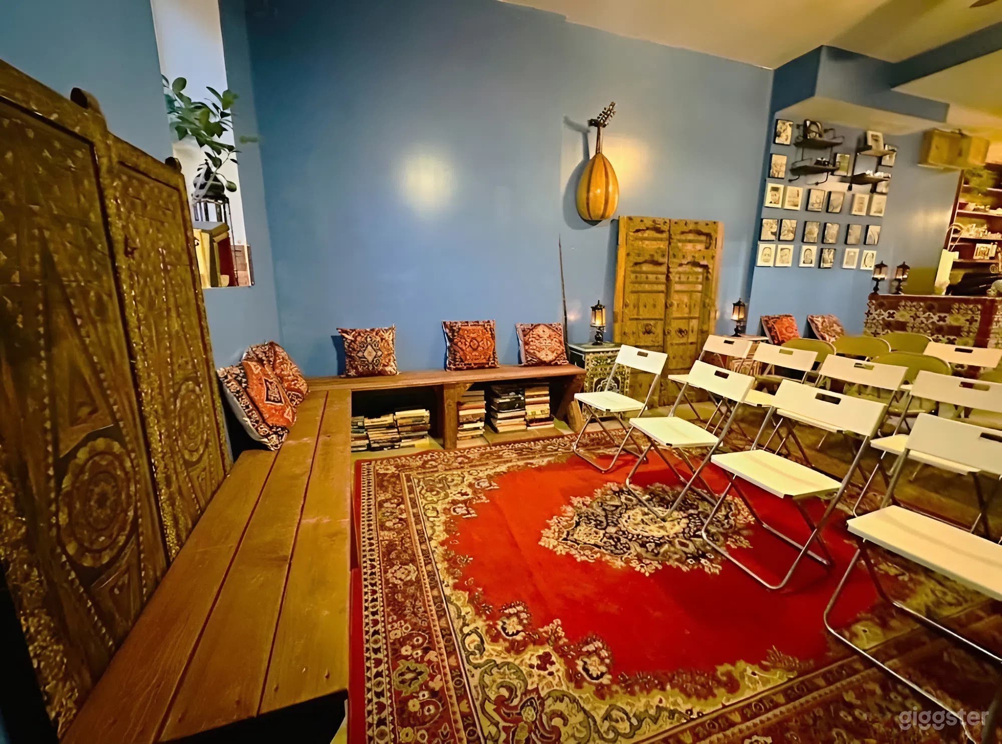 Versatile Indoor Event Space – Comfortable & Stylish Photo 1