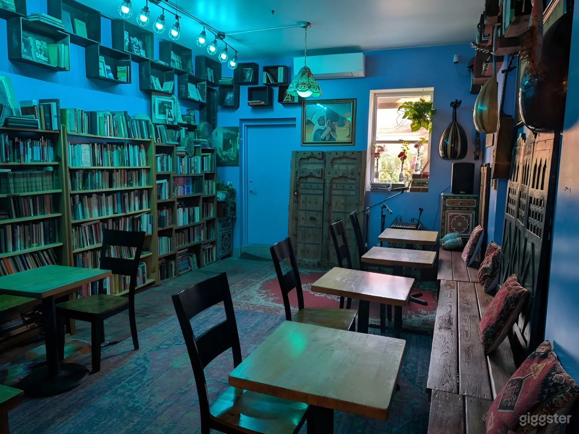 Versatile Indoor Event Space – Comfortable & Stylish Photo 4