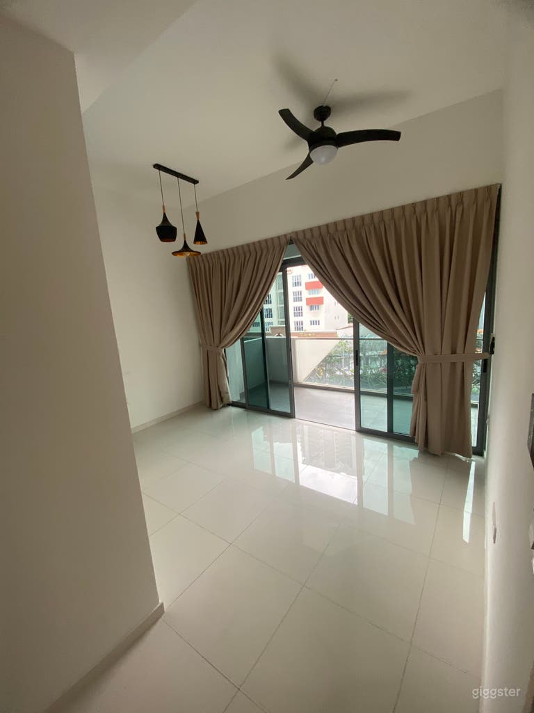  Apartamento Minimalista Moderno con Vistas Panorámicas a la Ciudad y Piscina 