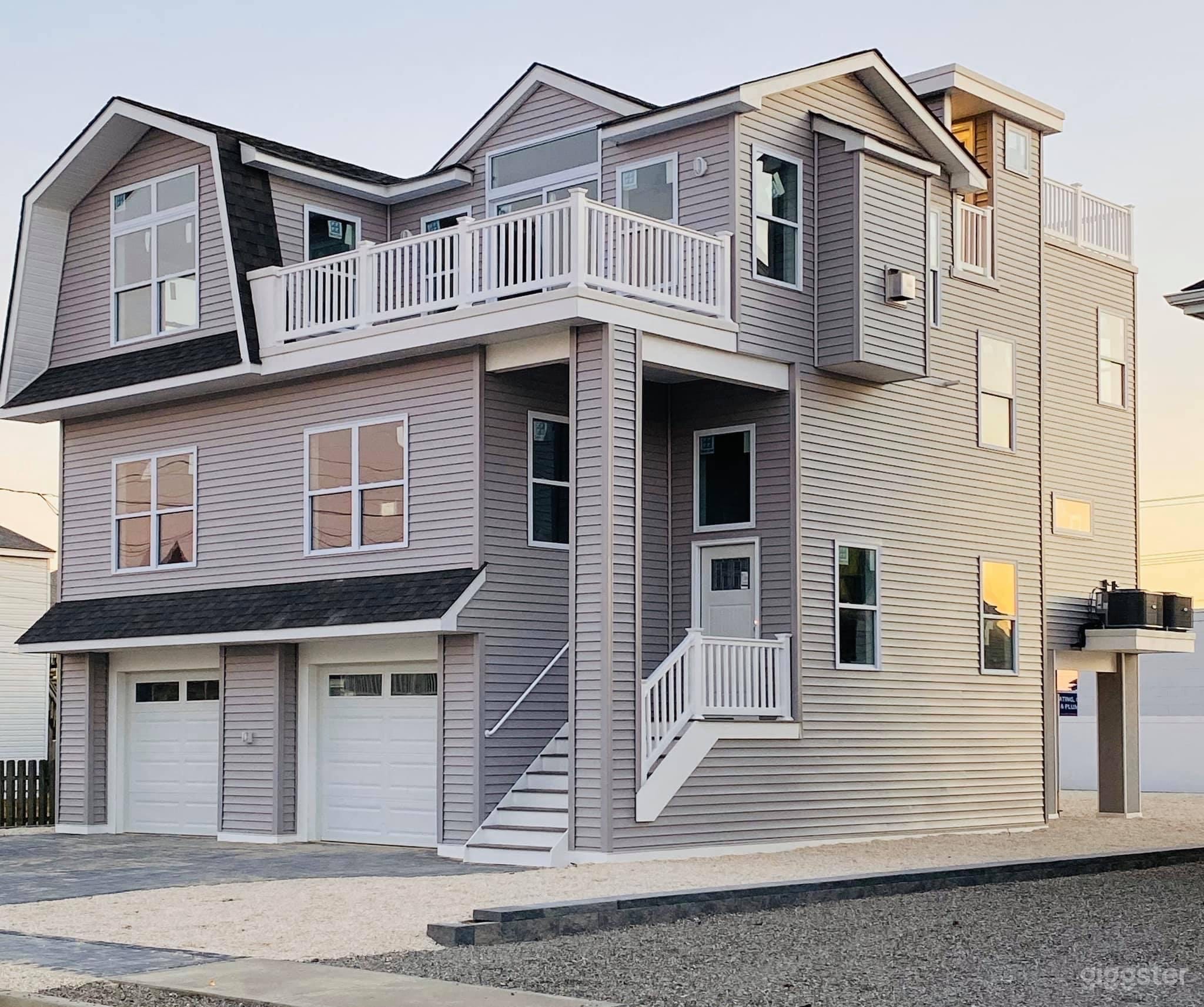 Island Beach House with Rooftop deck Photo 2