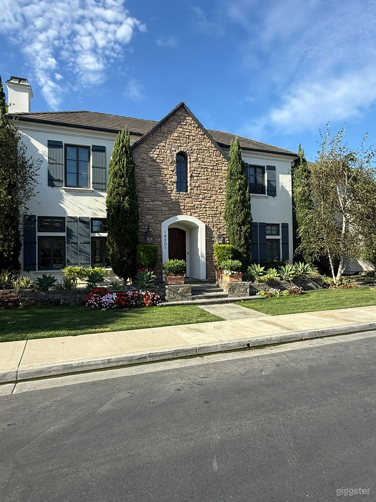 Luxury Huntington Beach Estate , Resort Pool, & Lush Grounds Photo 1
