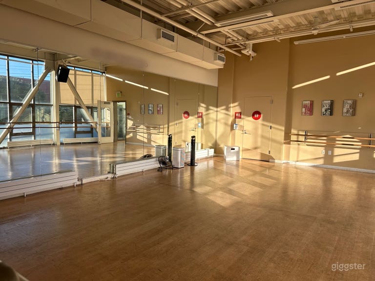  Intimate Dance Studio (Hellman) 