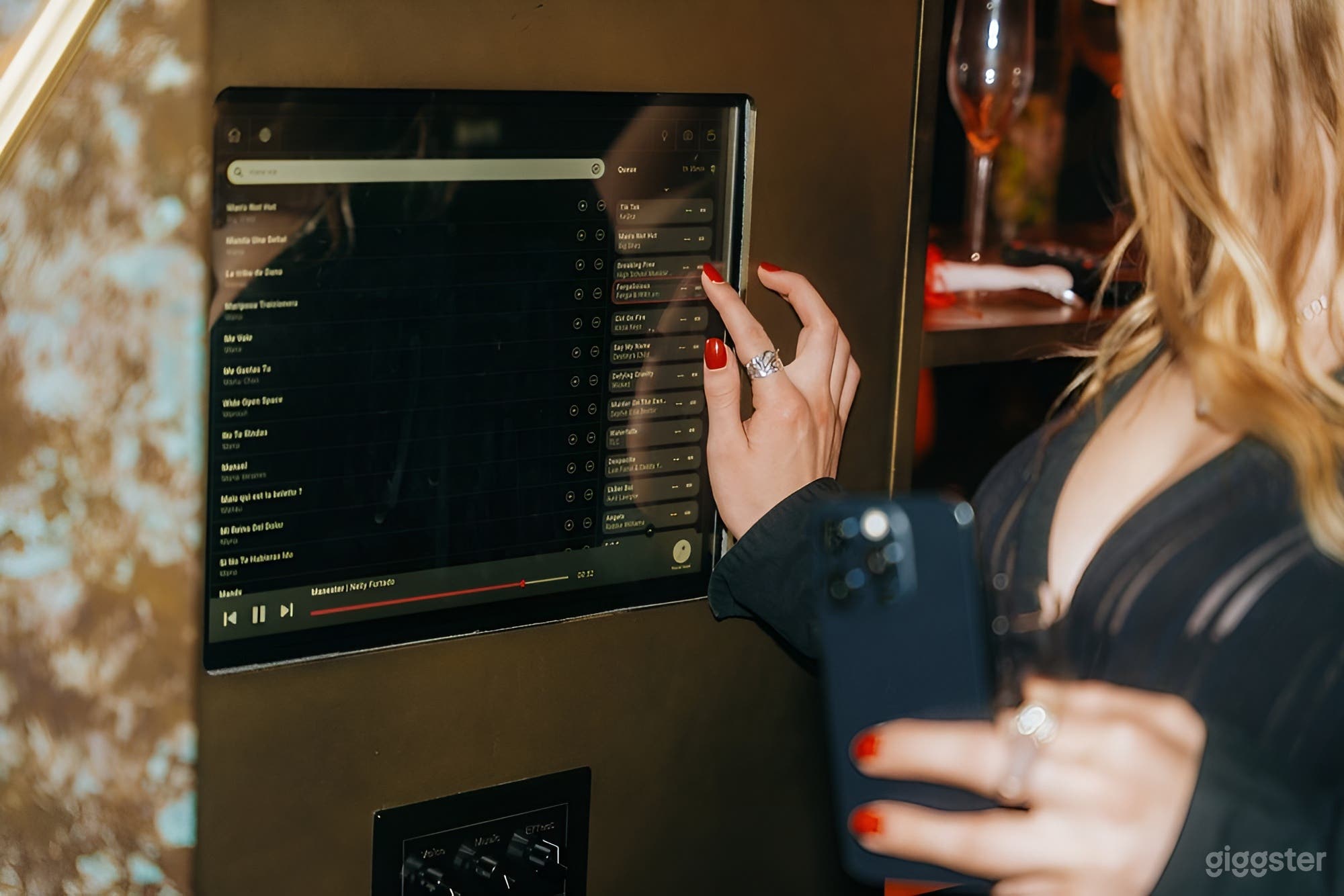 The Yellow Feather Room Photo 4