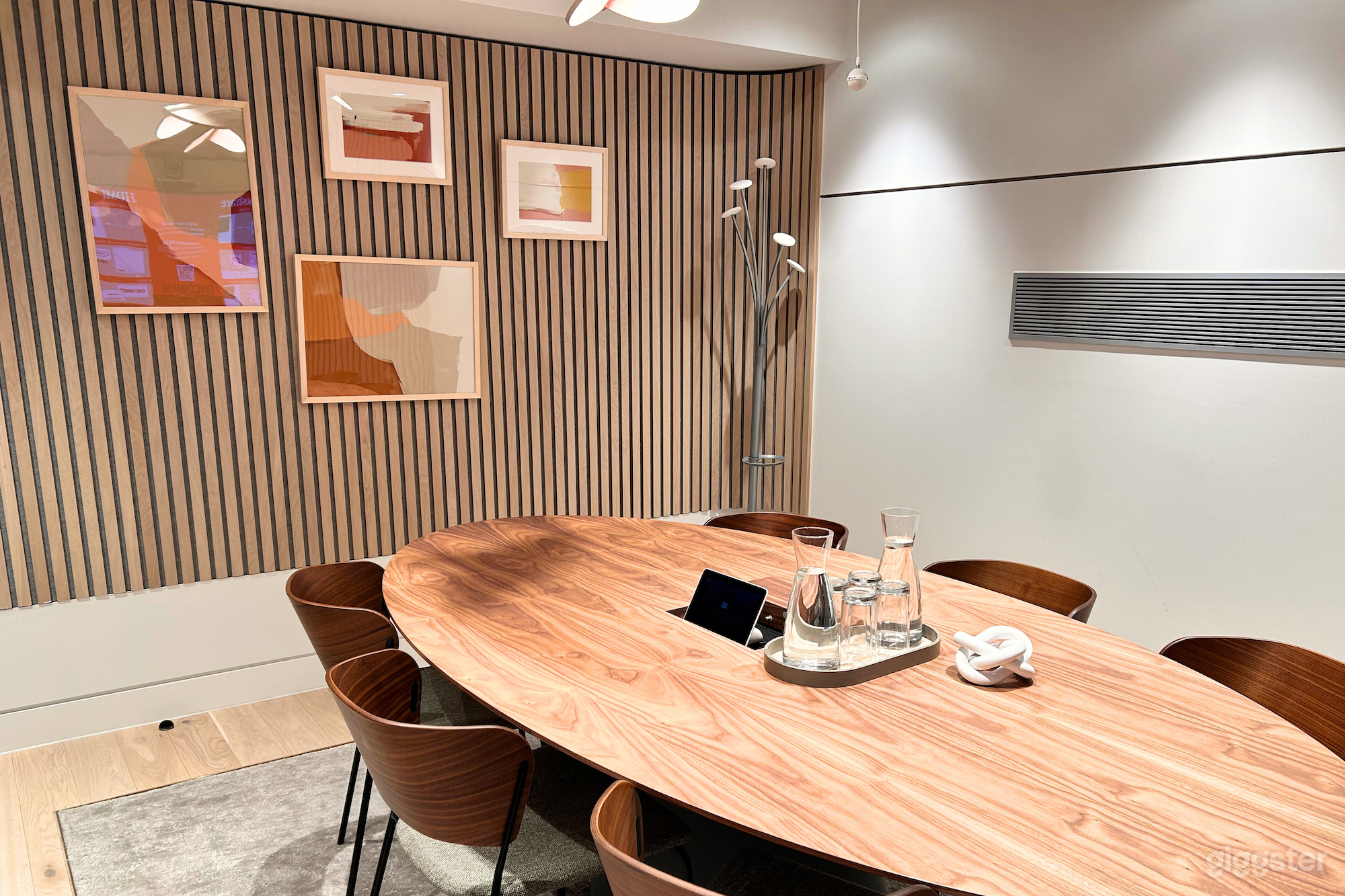 Modern Boardroom Space for up to 6 Photo 1