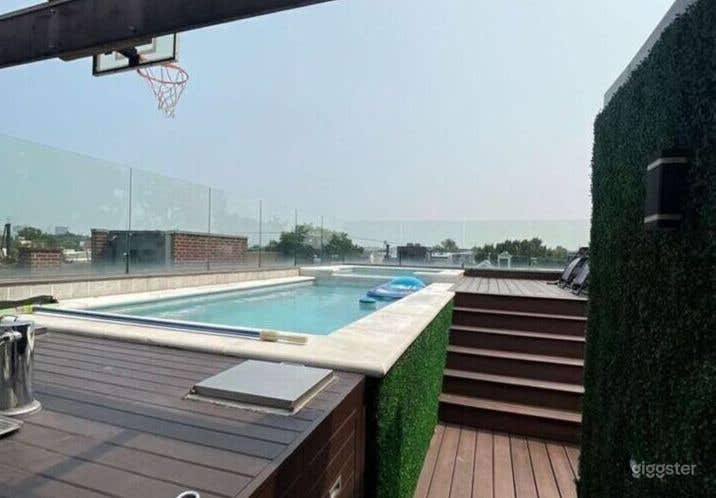 Spacious Rooftop Deck with Pool and City Views Photo 1