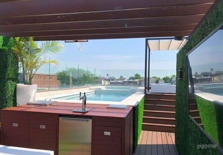 Spacious Rooftop Deck with Pool and City Views Photo 4