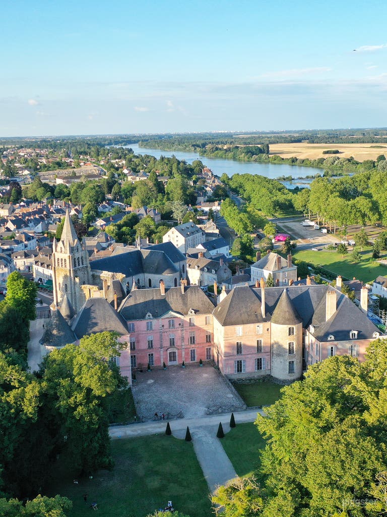  Chateau a double epoque chapelle neoclassique souterrains 