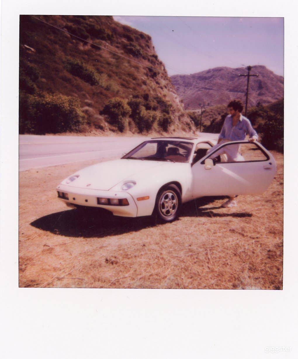 Off-white Porsche 928 - Scarface, Risky Business Photo 4