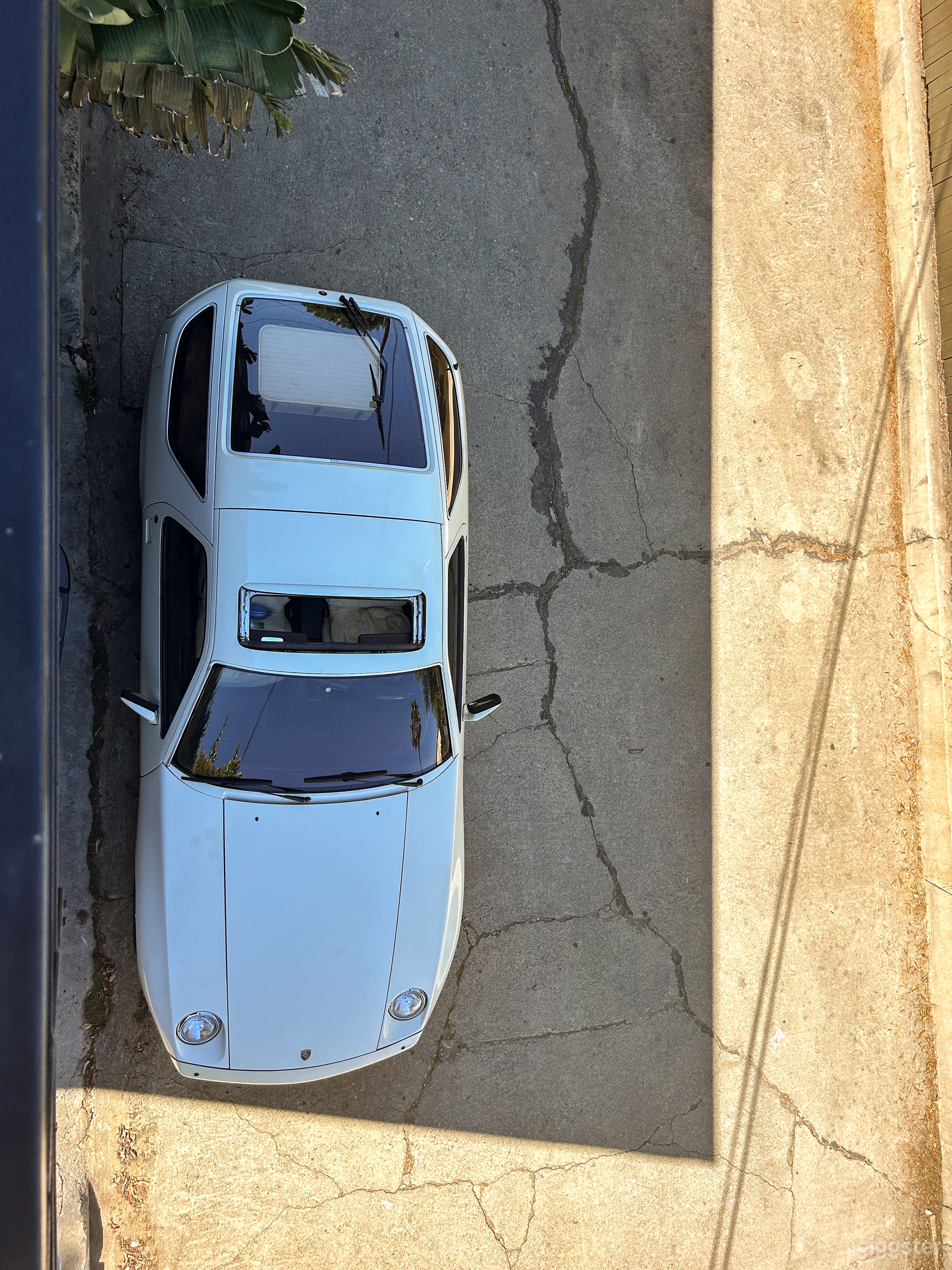 Off-white Porsche 928 - Scarface, Risky Business Photo 2