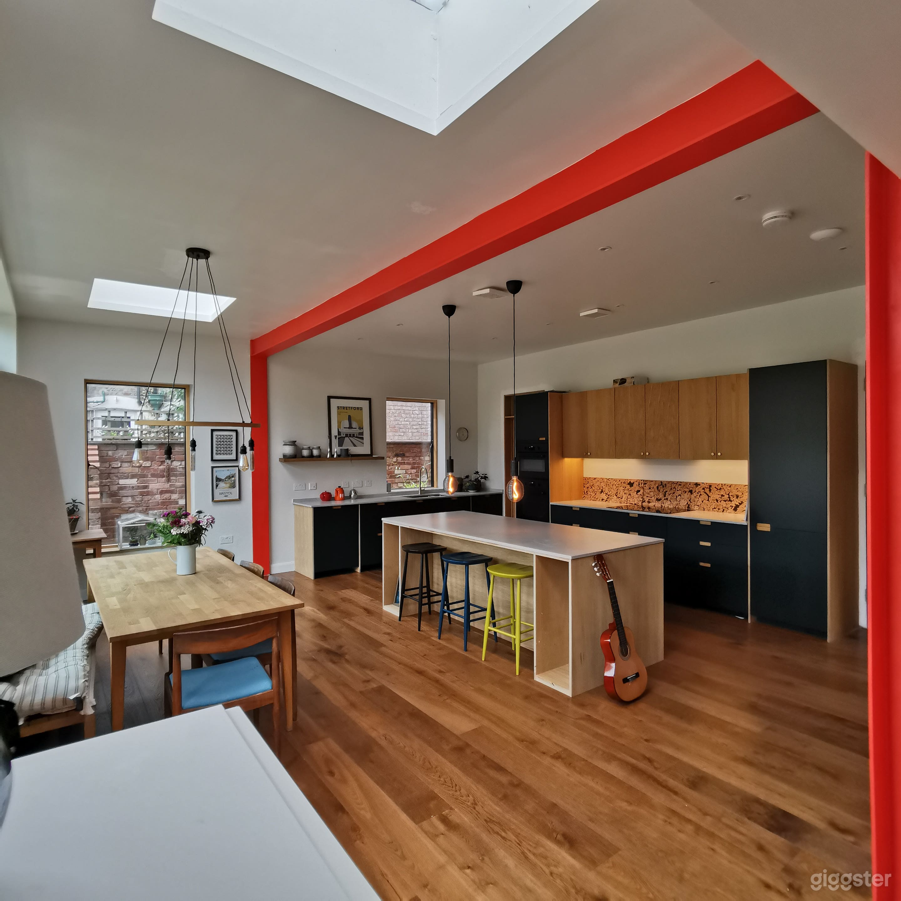 Spacious Scandinavian-Design House Within a Walled Garden Photo 3