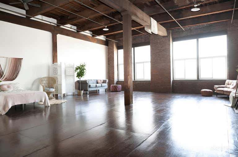  REVERIE (Studio w/ 2 HUGE North-Facing Windows) 