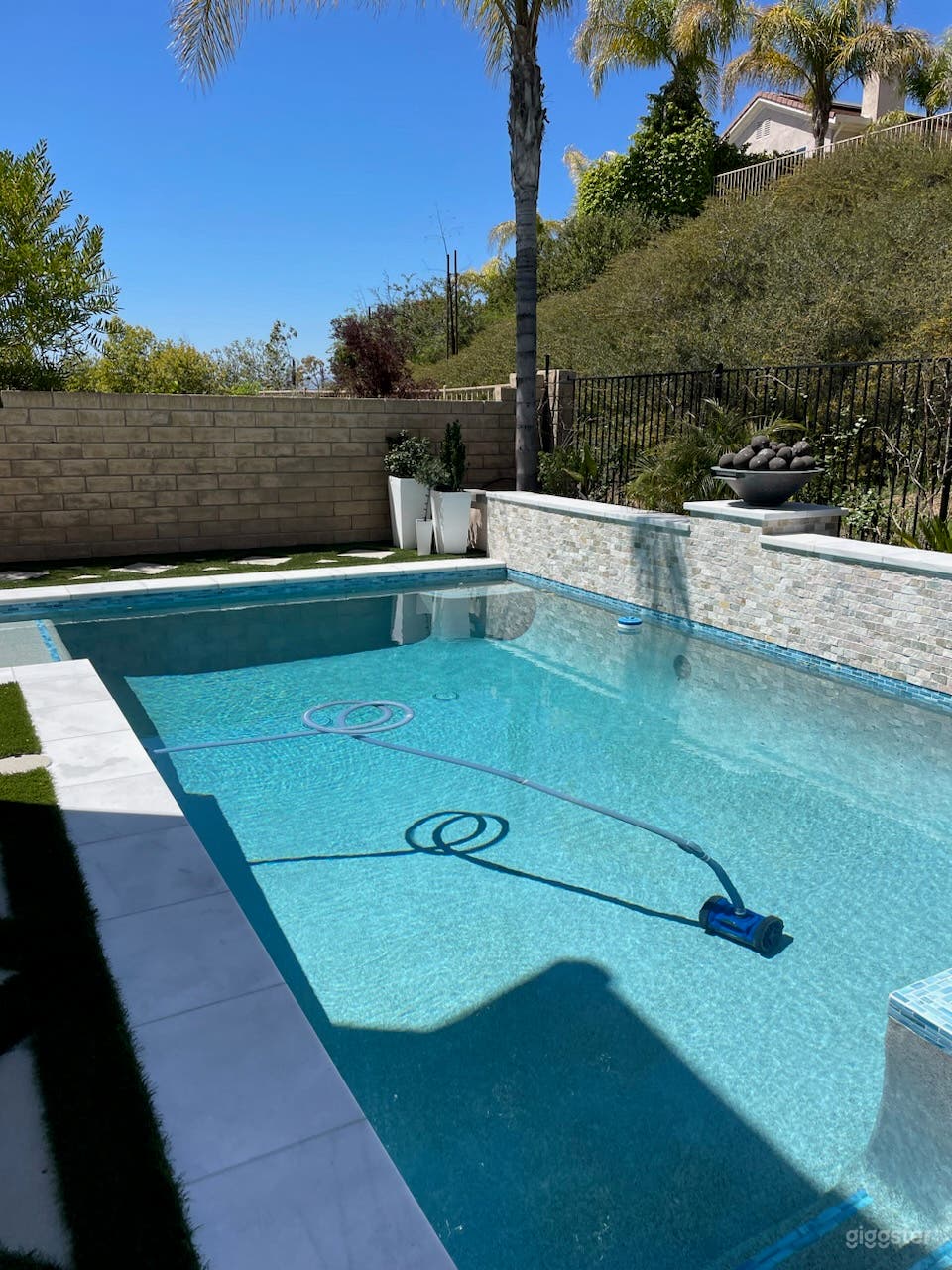 Relaxing Rectangular Pool with 10ft x10ft Jacuzzi  Photo 4