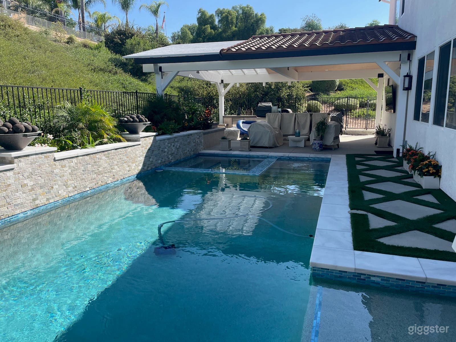 Relaxing Rectangular Pool with 10ft x10ft Jacuzzi  Photo 2