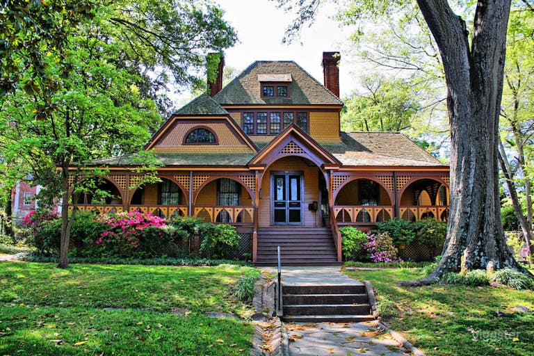  Historic West End Victorian Home & Outdoor Amphitheater 