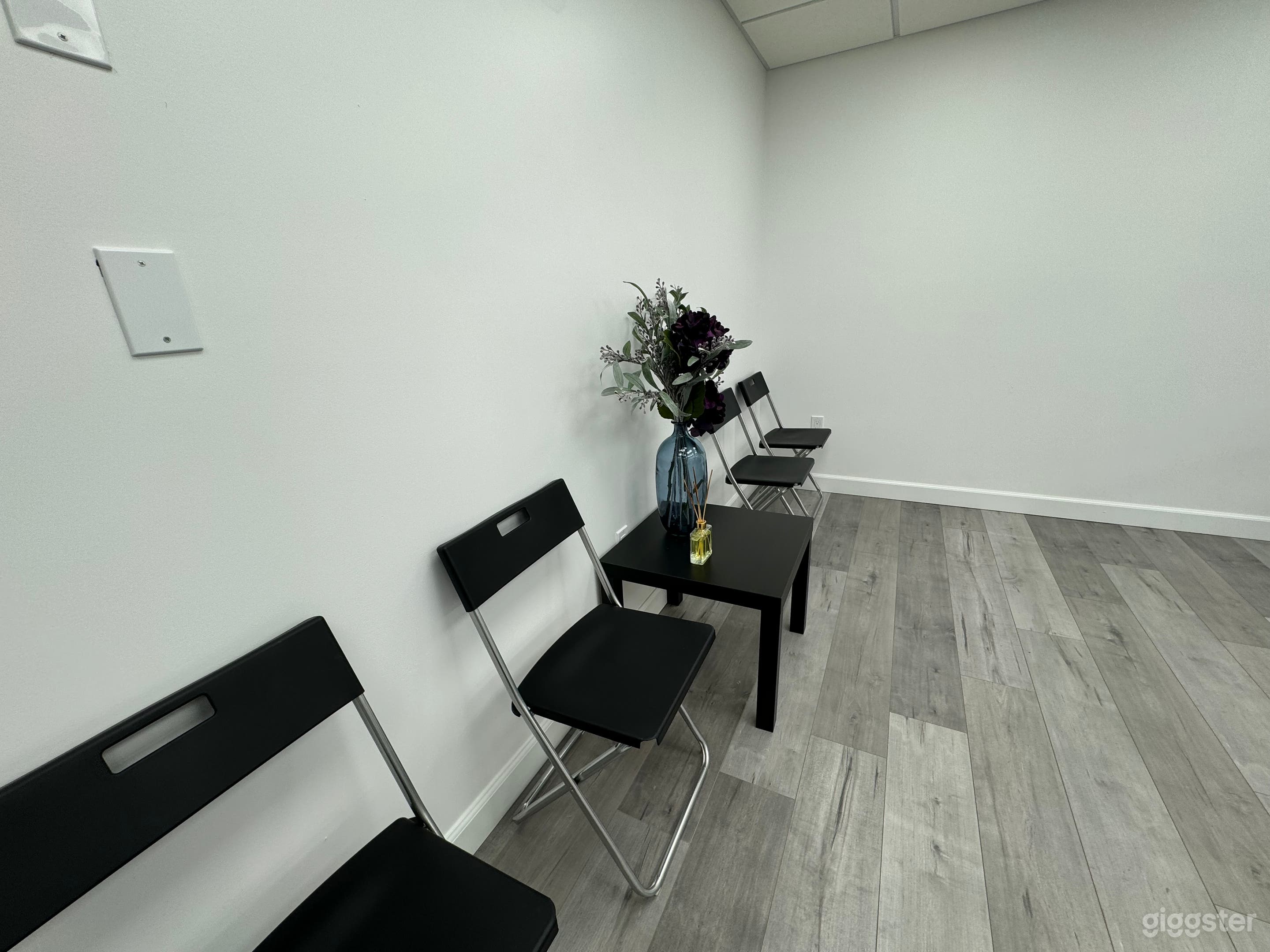 One of a kind modern office Photo 3