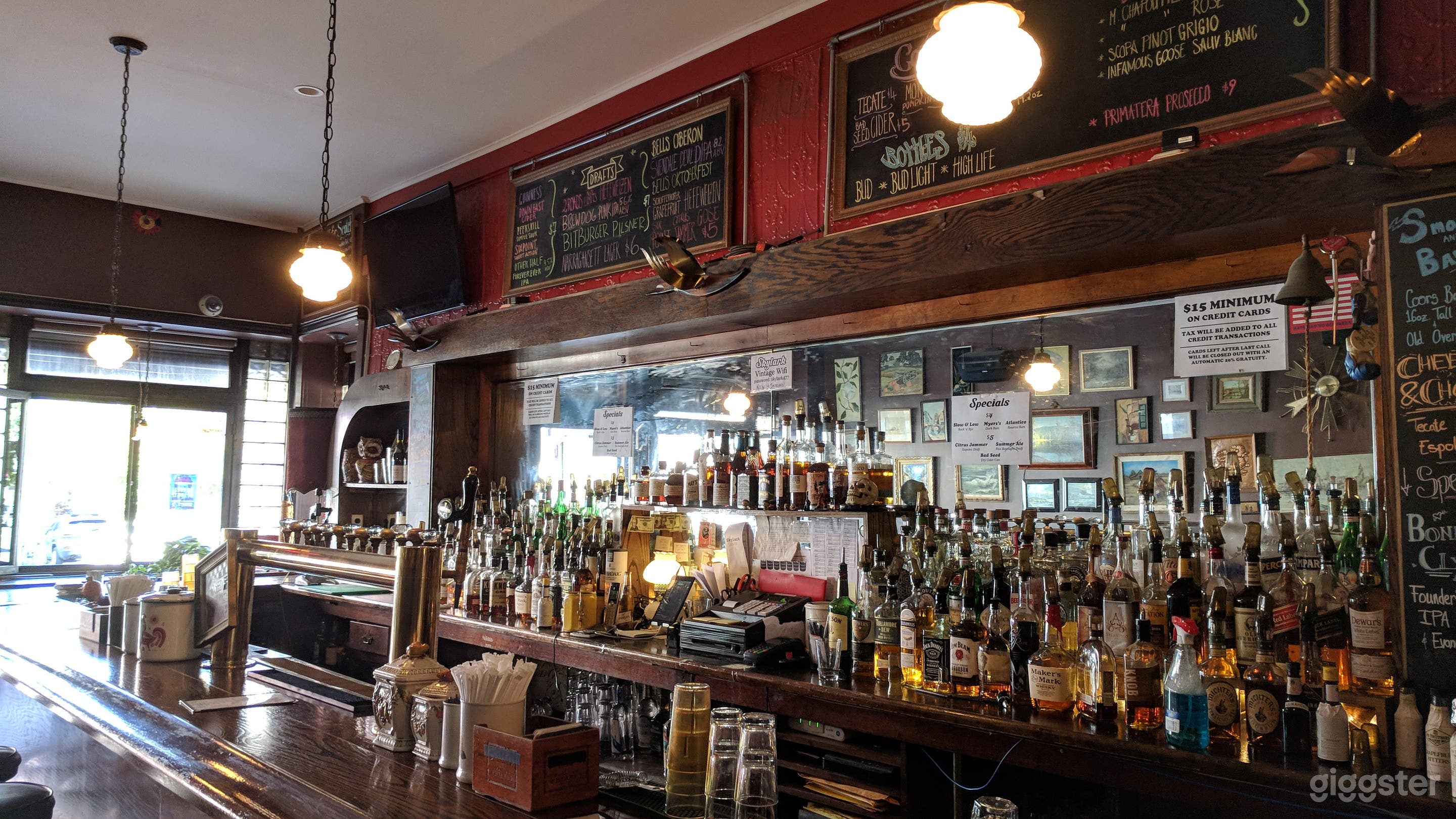 Grandma Chic at a Brooklyn Dive Bar Photo 4