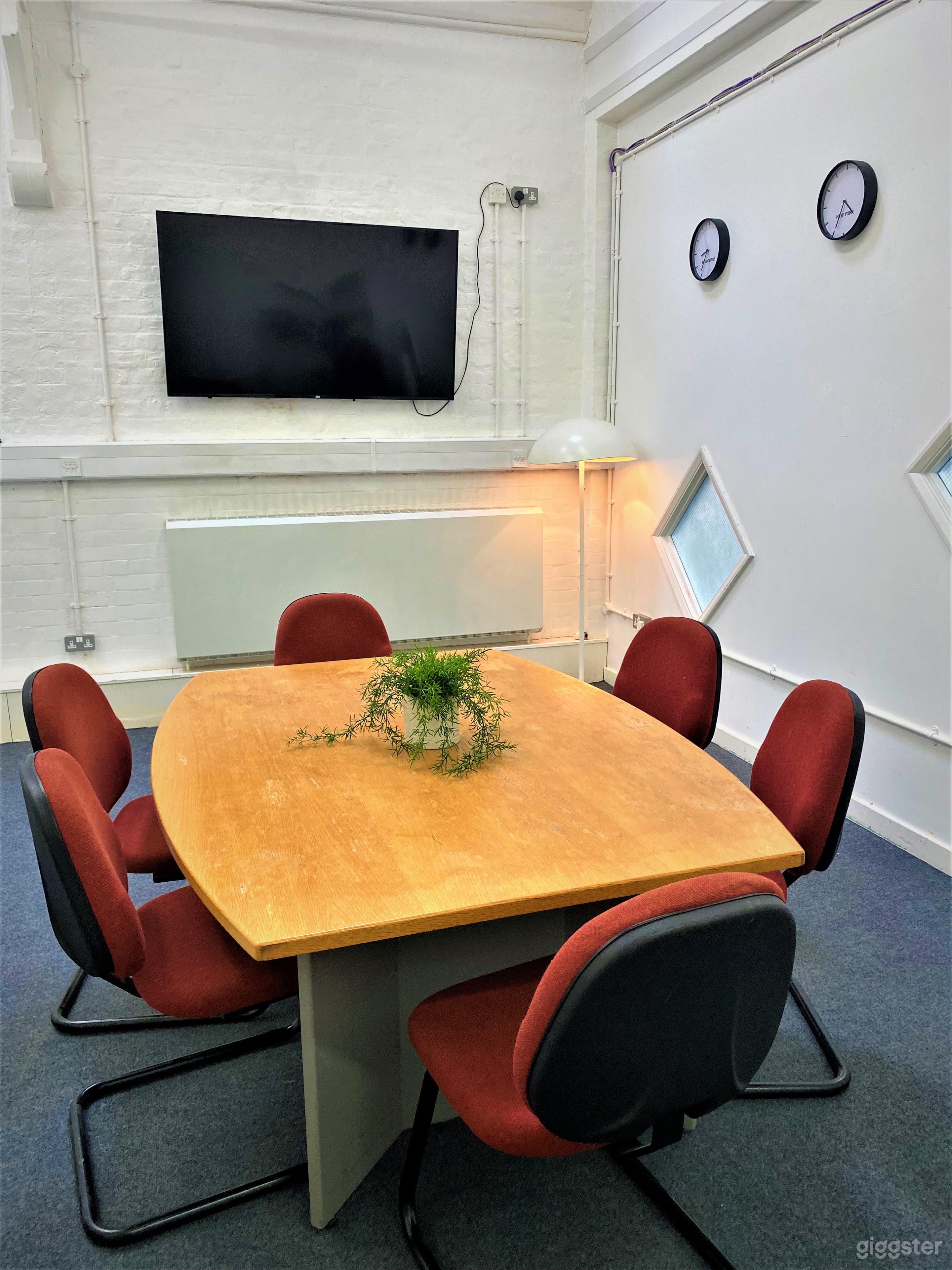 Conference Room in London Photo 2