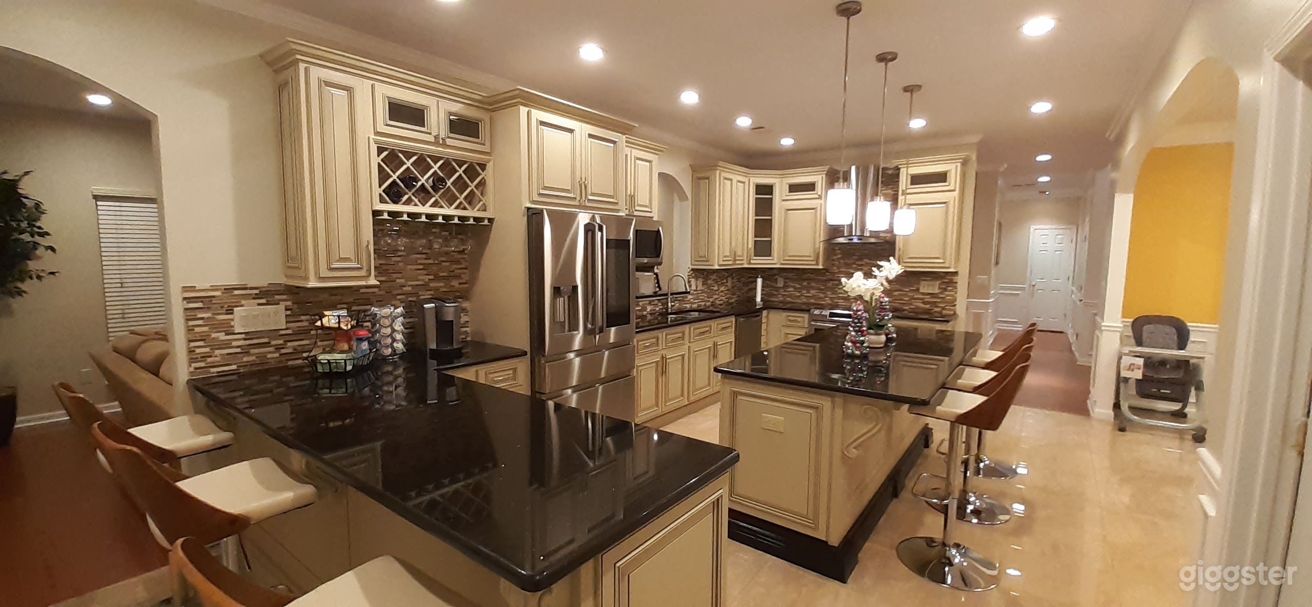    BEAUTIFUL GOURMET 
         KITCHEN WITH 
       STAINLESS STEEL 
         APPLICANCES