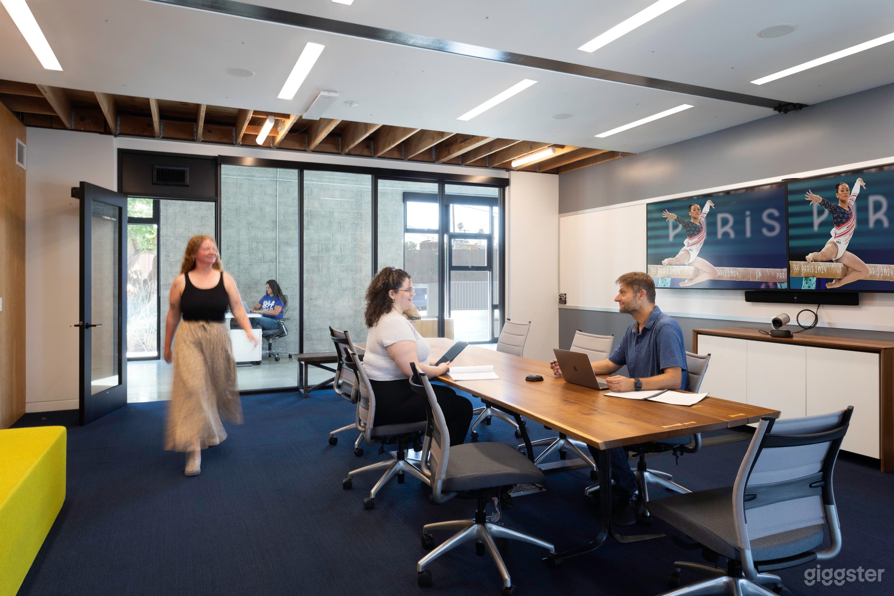 Spacious, creative meeting room