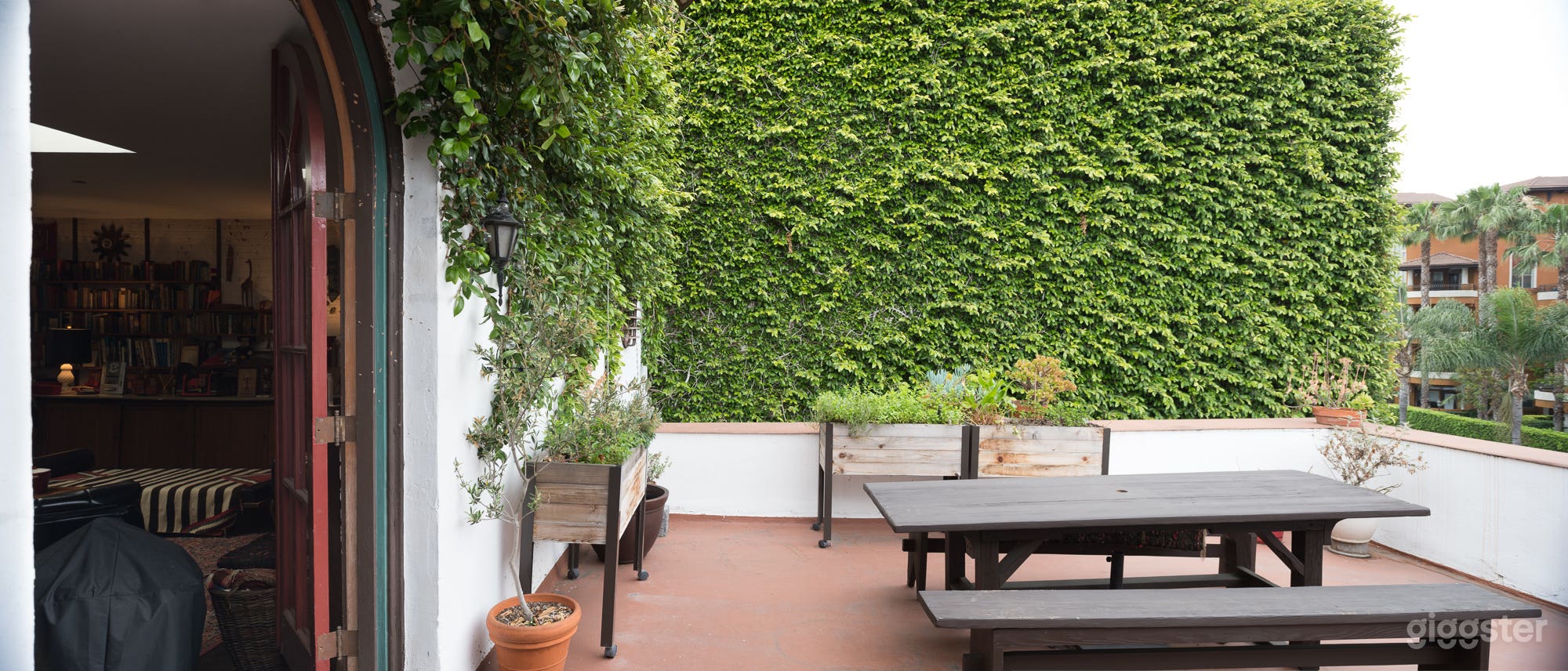 Spacious Hollywood Spanish Loft Studio w/ Charm Photo 4