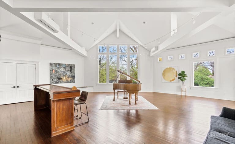  Sophisticated Large Event Space with Bar 