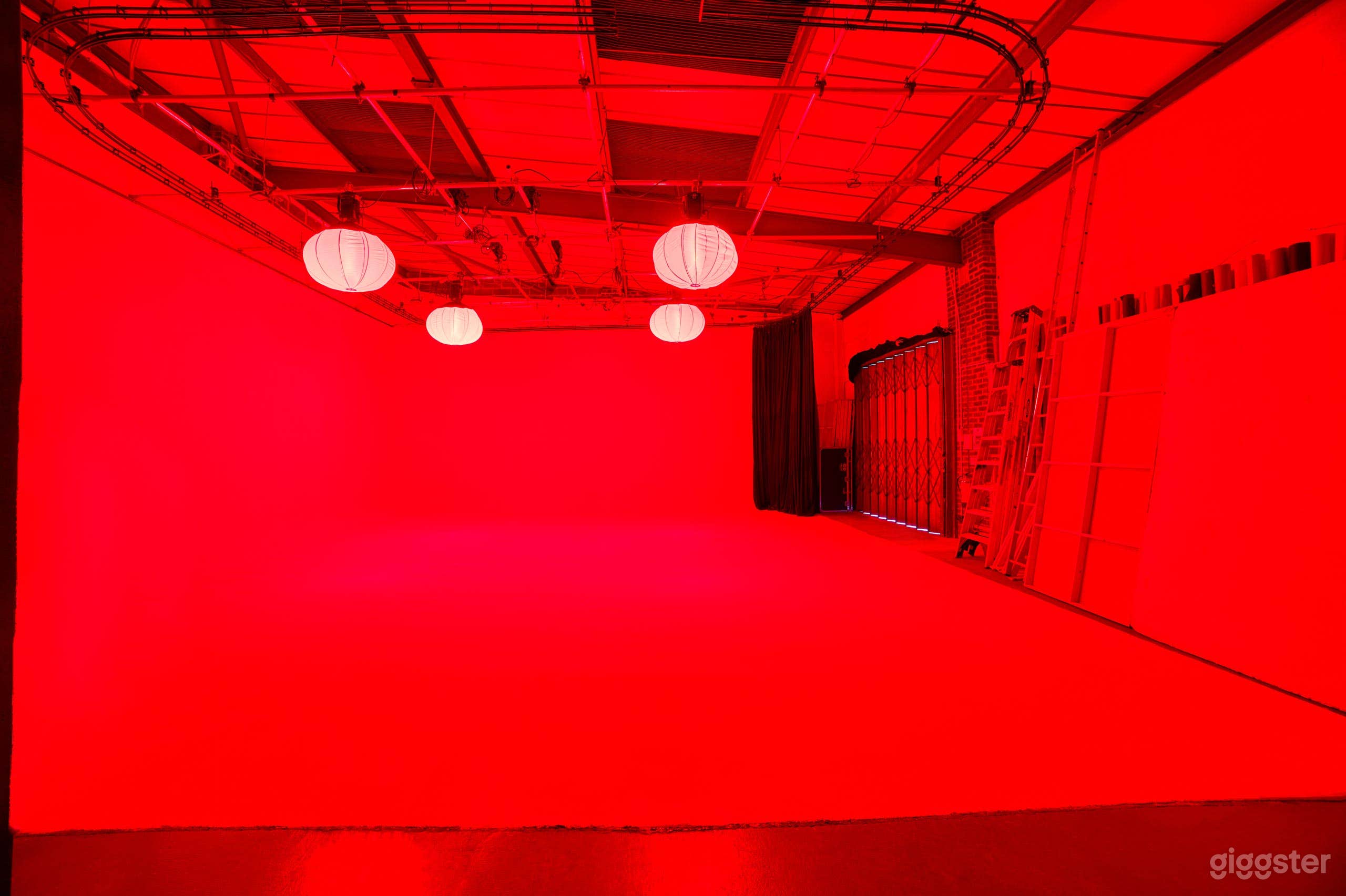 Infinity Cove with RGBWW lights