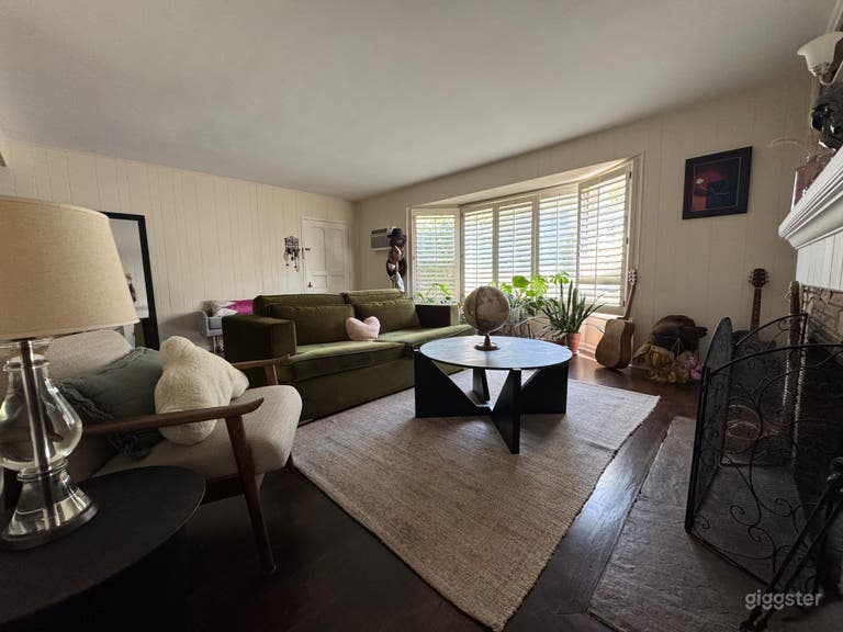  Old Hollywood Charm: Studio City Duplex 