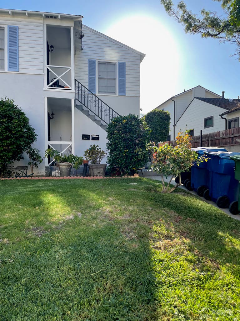  Old Hollywood Charm: Studio City Duplex 