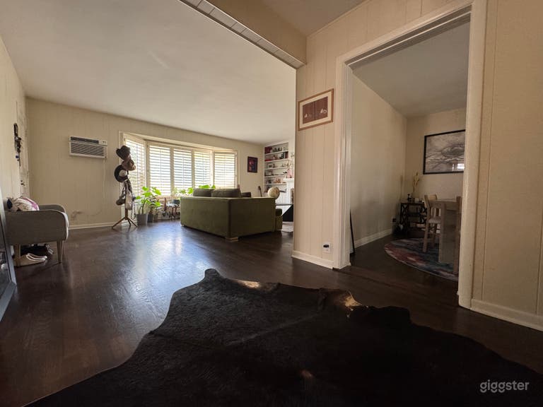  Old Hollywood Charm: Studio City Duplex 