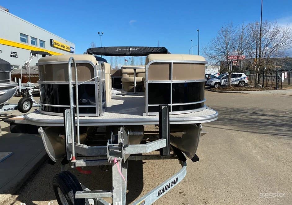 Luxurious Utility Boat Photo 2